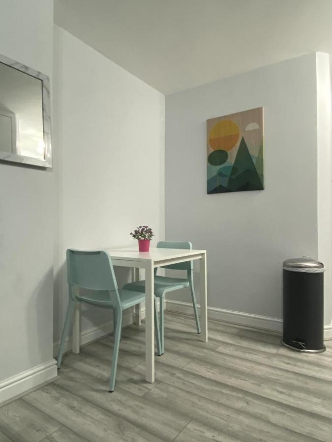 Comfortable - Cosy - Budget Studios In City Center Лондон Экстерьер фото