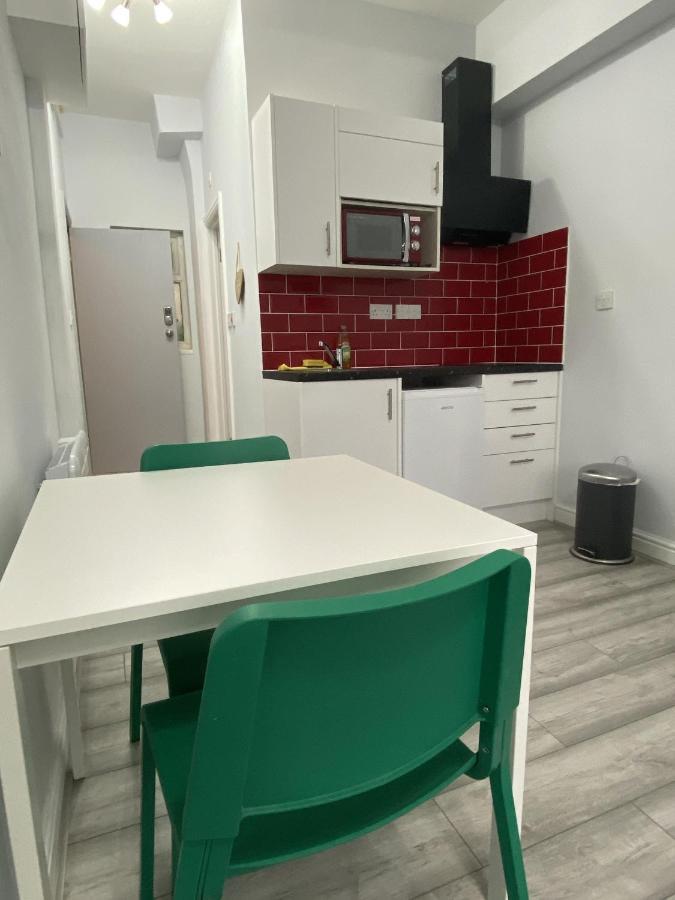 Comfortable - Cosy - Budget Studios In City Center Лондон Экстерьер фото