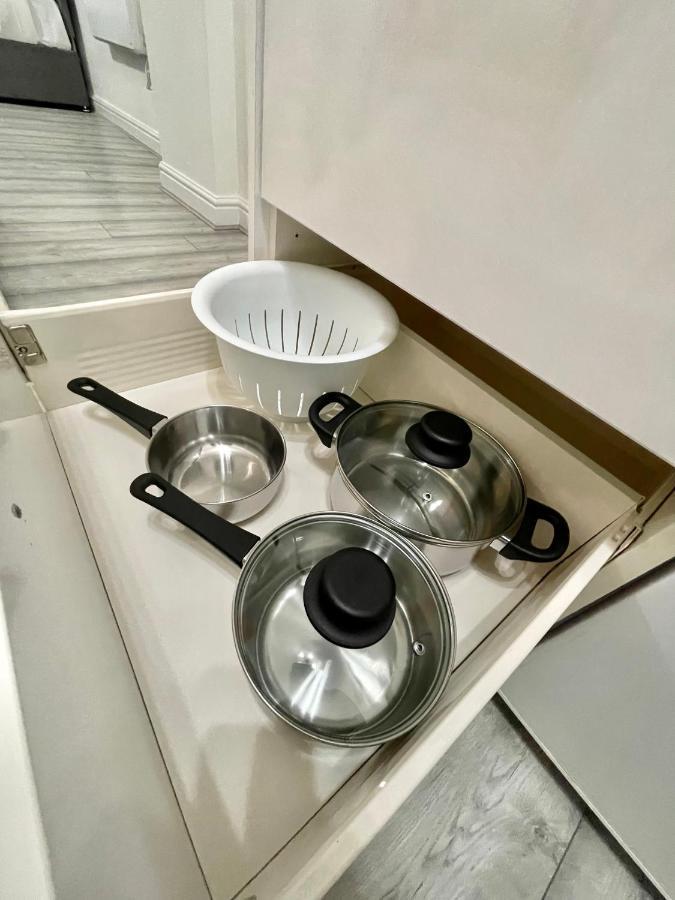 Comfortable - Cosy - Budget Studios In City Center Лондон Экстерьер фото